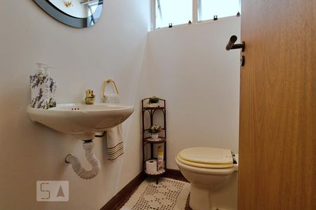 Casa à venda com 288m², 4 quartos e 4 vagas Casa à venda com 288m², 4 quartos e 4 vagasLavabo 2