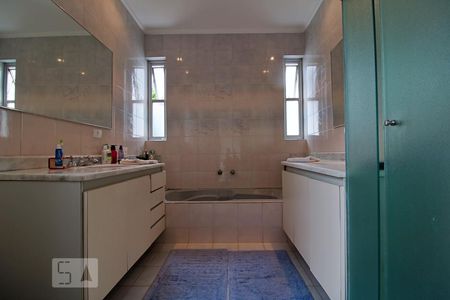 Casa à venda com 288m², 4 quartos e 4 vagas Casa à venda com 288m², 4 quartos e 4 vagasBanheiro da Suíte 1