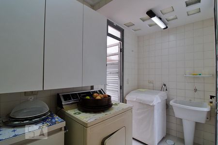 Casa à venda com 288m², 4 quartos e 4 vagas Casa à venda com 288m², 4 quartos e 4 vagasÁrea de Serviço