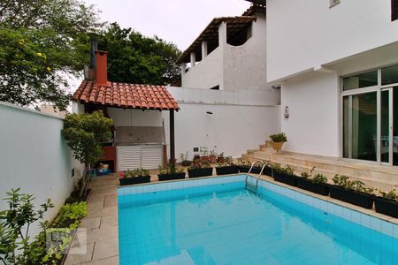 Casa à venda com 288m², 4 quartos e 4 vagas Casa à venda com 288m², 4 quartos e 4 vagasPiscina