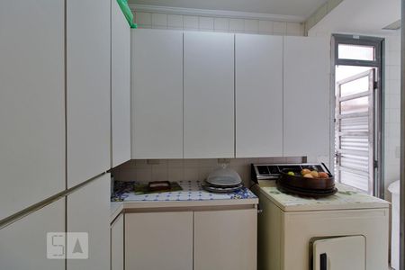 Casa à venda com 288m², 4 quartos e 4 vagas Casa à venda com 288m², 4 quartos e 4 vagasÁrea de Serviço