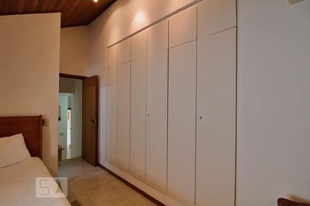 Casa à venda com 288m², 4 quartos e 4 vagas Casa à venda com 288m², 4 quartos e 4 vagasSuíte 2