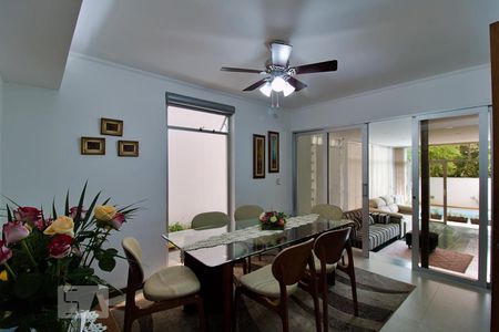 Casa à venda com 288m², 4 quartos e 4 vagas Casa à venda com 288m², 4 quartos e 4 vagasSala de Jantar