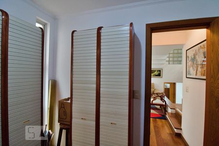 Casa à venda com 288m², 4 quartos e 4 vagas Casa à venda com 288m², 4 quartos e 4 vagasEscritório