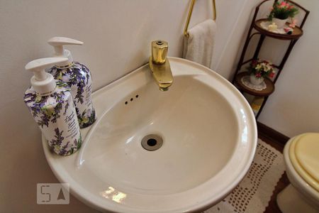 Casa à venda com 288m², 4 quartos e 4 vagas Casa à venda com 288m², 4 quartos e 4 vagasLavabo 2