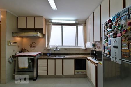 Casa à venda com 288m², 4 quartos e 4 vagas Casa à venda com 288m², 4 quartos e 4 vagasCozinha