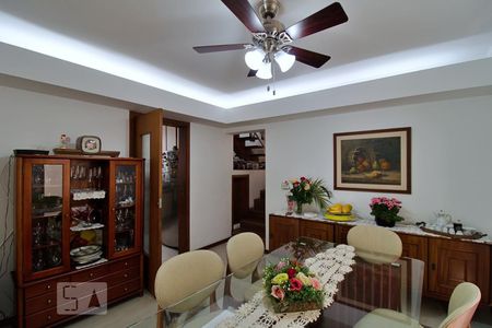 Casa à venda com 288m², 4 quartos e 4 vagas Casa à venda com 288m², 4 quartos e 4 vagasSala de Jantar