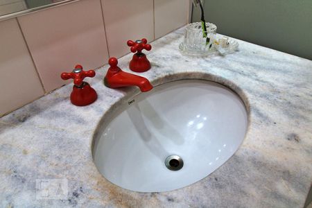 Casa à venda com 288m², 4 quartos e 4 vagas Casa à venda com 288m², 4 quartos e 4 vagasBanheiro da Suíte 2