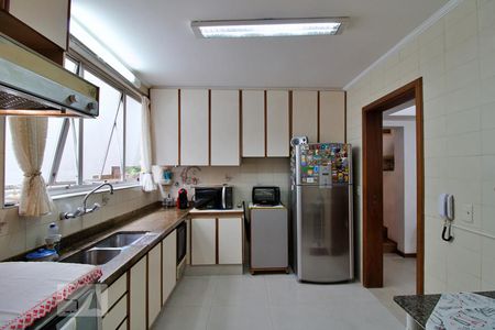 Casa à venda com 288m², 4 quartos e 4 vagas Casa à venda com 288m², 4 quartos e 4 vagasCozinha