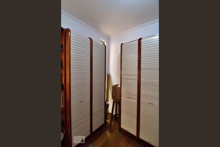 Casa à venda com 288m², 4 quartos e 4 vagas Casa à venda com 288m², 4 quartos e 4 vagasEscritório