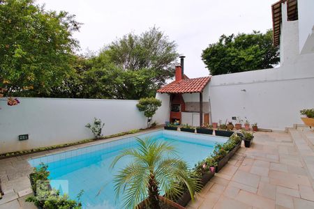 Casa à venda com 288m², 4 quartos e 4 vagas Casa à venda com 288m², 4 quartos e 4 vagasPiscina