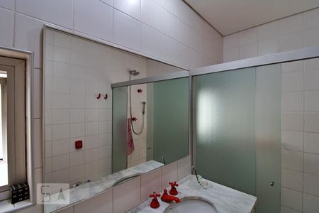 Casa à venda com 288m², 4 quartos e 4 vagas Casa à venda com 288m², 4 quartos e 4 vagasBanheiro da Suíte 2