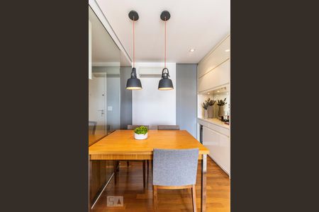 Sala - Mesa com Cadeiras de apartamento para alugar com 1 quarto, 48m² em Centro, São Paulo