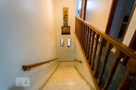 Casa à venda com 431m², 2 quartos e 1 vaga Casa à venda com 431m², 2 quartos e 1 vagaEscadas