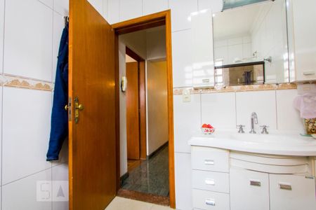 Casa à venda com 431m², 2 quartos e 1 vaga Casa à venda com 431m², 2 quartos e 1 vagaBanheiro social
