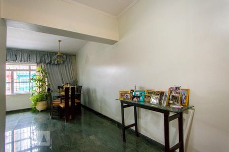 Casa à venda com 431m², 2 quartos e 1 vaga Casa à venda com 431m², 2 quartos e 1 vagaCorredor