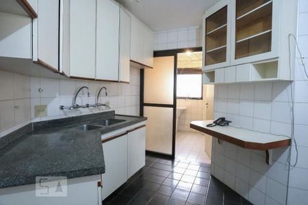 Apartamento à venda com 122m², 4 quartos e 2 vagasCozinha
