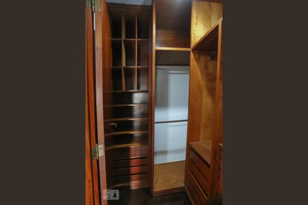 Apartamento à venda com 122m², 4 quartos e 2 vagasCloset