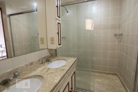 Apartamento à venda com 122m², 4 quartos e 2 vagasBanheiro da Suíte