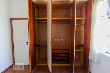 Quarto 1 - Armário de apartamento para alugar com 2 quartos, 78m² em Funcionários, Belo Horizonte