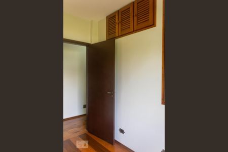 Casa à venda com 176m², 3 quartos e 4 vagas Casa à venda com 176m², 3 quartos e 4 vagasQuarto 2