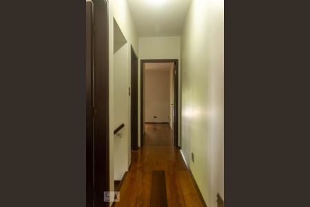 Casa à venda com 176m², 3 quartos e 4 vagas Casa à venda com 176m², 3 quartos e 4 vagasCorredor