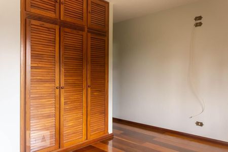 Casa à venda com 176m², 3 quartos e 4 vagas Casa à venda com 176m², 3 quartos e 4 vagasSuíte