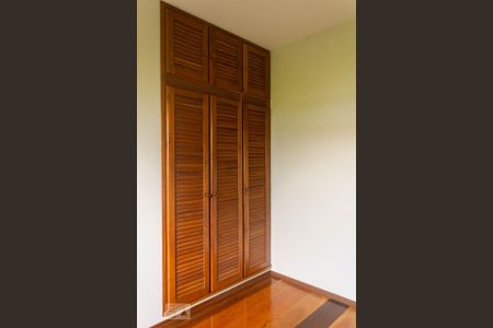 Casa à venda com 176m², 3 quartos e 4 vagas Casa à venda com 176m², 3 quartos e 4 vagasQuarto 2