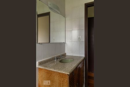 Casa à venda com 176m², 3 quartos e 4 vagas Casa à venda com 176m², 3 quartos e 4 vagasBanheiro