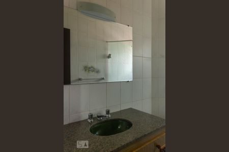 Casa à venda com 176m², 3 quartos e 4 vagas Casa à venda com 176m², 3 quartos e 4 vagasBanheiro