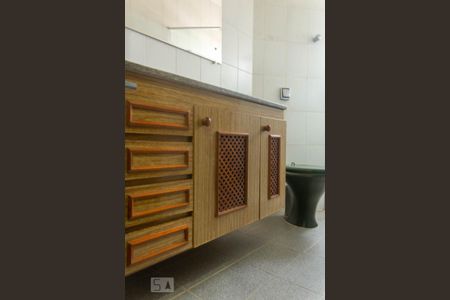 Casa à venda com 176m², 3 quartos e 4 vagas Casa à venda com 176m², 3 quartos e 4 vagasBanheiro