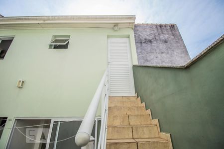 Casa à venda com 200m², 3 quartos e 2 vagas Casa à venda com 200m², 3 quartos e 2 vagasEscada - Edícula