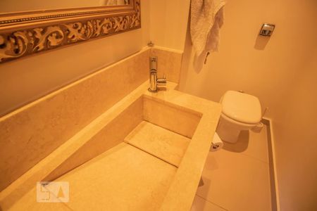 Casa à venda com 200m², 3 quartos e 2 vagas Casa à venda com 200m², 3 quartos e 2 vagasLavabo