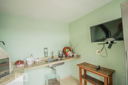 Casa à venda com 200m², 3 quartos e 2 vagas Casa à venda com 200m², 3 quartos e 2 vagasQuintal - Churrasqueira