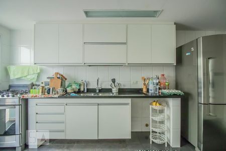 Casa à venda com 200m², 3 quartos e 2 vagas Casa à venda com 200m², 3 quartos e 2 vagasCozinha