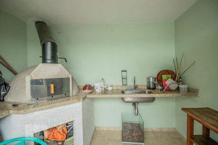 Casa à venda com 200m², 3 quartos e 2 vagas Casa à venda com 200m², 3 quartos e 2 vagasQuintal - Churrasqueira