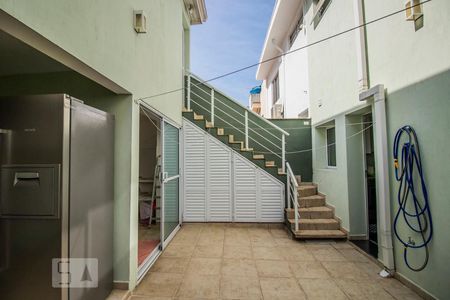 Casa à venda com 200m², 3 quartos e 2 vagas Casa à venda com 200m², 3 quartos e 2 vagasQuintal