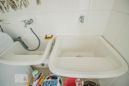 Casa à venda com 200m², 3 quartos e 2 vagas Casa à venda com 200m², 3 quartos e 2 vagasÁrea de Serviço