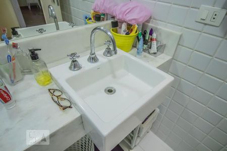 Casa à venda com 200m², 3 quartos e 2 vagas Casa à venda com 200m², 3 quartos e 2 vagasBanheiro 1