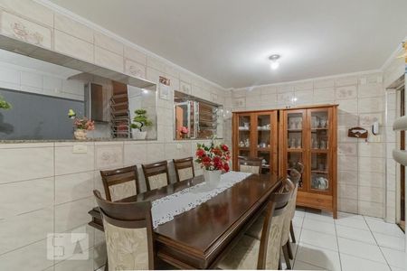 Casa à venda com 200m², 5 quartos e 2 vagas Casa à venda com 200m², 5 quartos e 2 vagasSala de Jantar