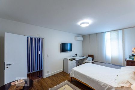 Apartamento à venda com 159m², 4 quartos e 1 vagaSuite