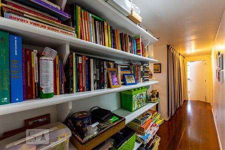 Apartamento à venda com 159m², 4 quartos e 1 vagaCorredor