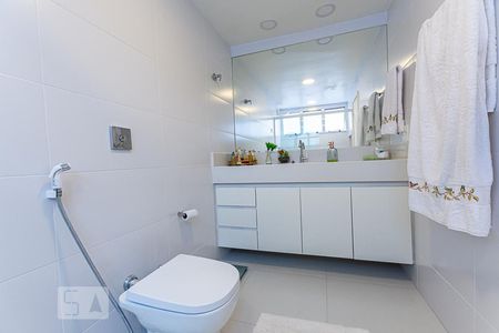 Apartamento à venda com 159m², 4 quartos e 1 vagaBanheiro da Suíte