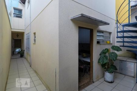 Casa à venda com 200m², 3 quartos e 2 vagas Casa à venda com 200m², 3 quartos e 2 vagasQuintal
