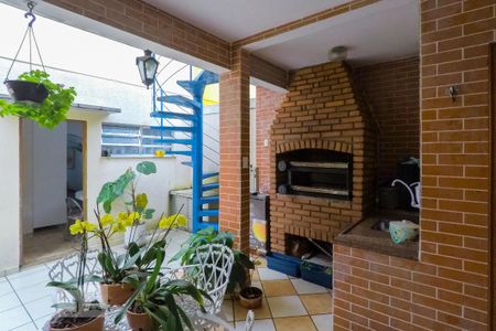 Casa à venda com 200m², 3 quartos e 2 vagas Casa à venda com 200m², 3 quartos e 2 vagasChurrasqueira