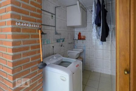 Casa à venda com 200m², 3 quartos e 2 vagas Casa à venda com 200m², 3 quartos e 2 vagasLavanderia