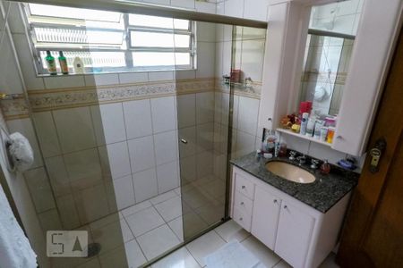 Casa à venda com 200m², 3 quartos e 2 vagas Casa à venda com 200m², 3 quartos e 2 vagasBanheiro