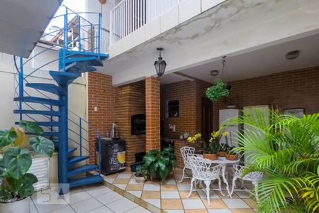 Casa à venda com 200m², 3 quartos e 2 vagas Casa à venda com 200m², 3 quartos e 2 vagasChurrasqueira