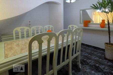 Casa à venda com 200m², 3 quartos e 2 vagas Casa à venda com 200m², 3 quartos e 2 vagasSala de Jantar