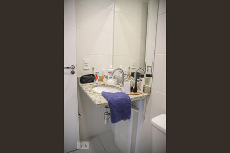 Apartamento à venda com 64m², 2 quartos e 2 vagas Apartamento à venda com 64m², 2 quartos e 2 vagasBanheiro Corredor